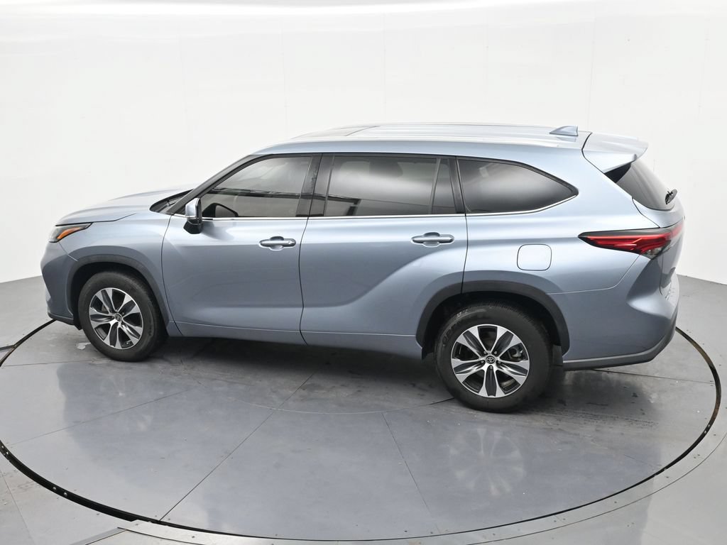 Used 2022 Toyota Highlander XLE FWD image 27