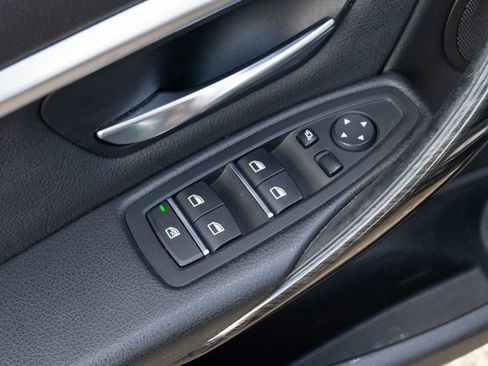 Used 2018 BMW 330i xDrive Sedan w/ Convenience Package image 17