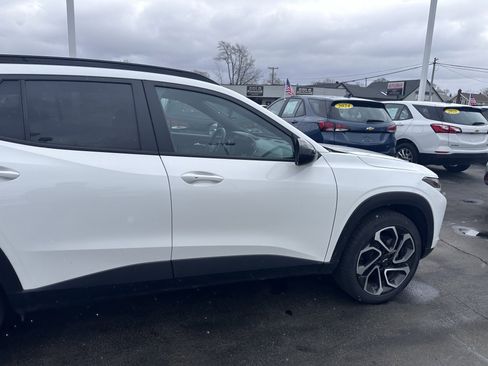 Used 2024 Chevrolet Trax RS w/ Driver Confidence Package image 16