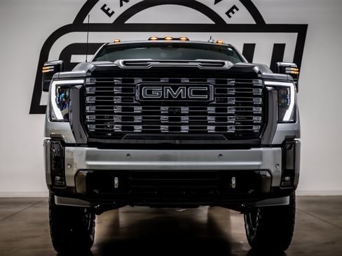 Used 2026 GMC Sierra 2500 Denali Ultimate AWD/4WD image 4