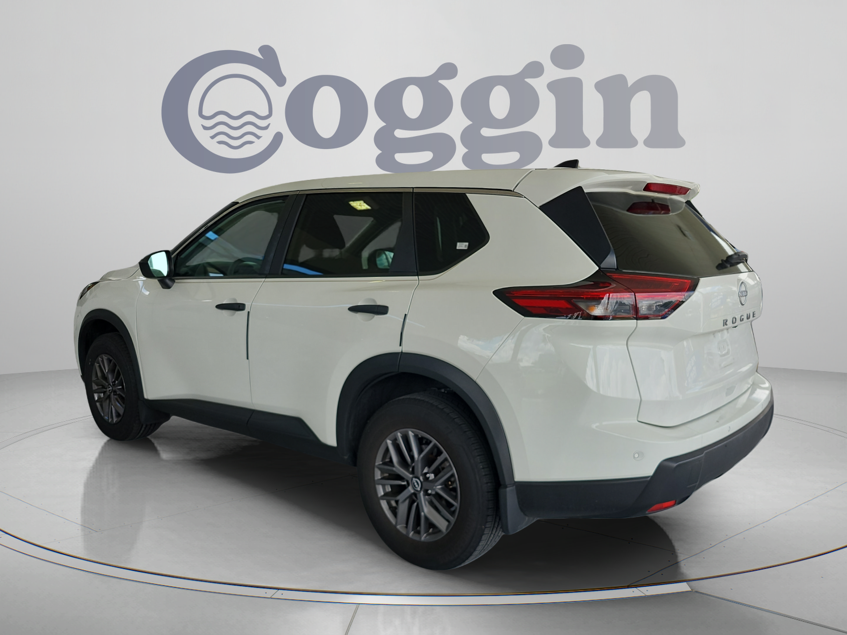 Used 2024 Nissan Rogue S FWD image 3
