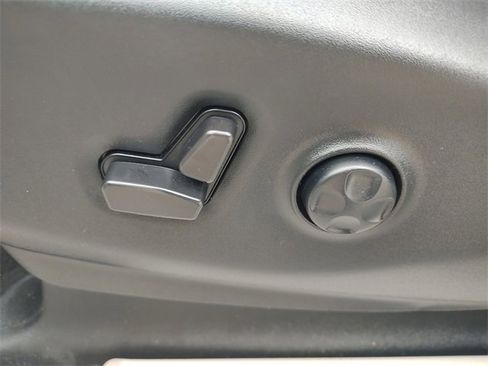 Used 2023 Chrysler Pacifica Touring-L image 30