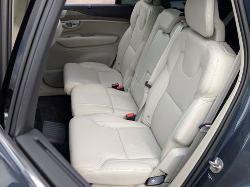 Used 2022 Volvo XC90 T8 Inscription w/ Advanced Package image 18