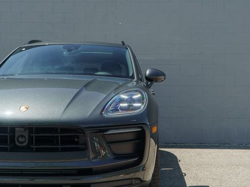 Certified 2026 Porsche Macan AWD/4WD image 11