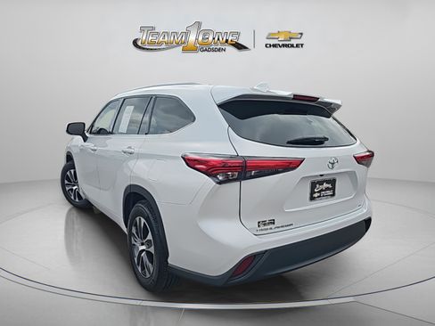 Used 2022 Toyota Highlander XLE image 6