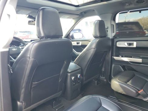Used 2022 Ford Explorer Limited w/ Equipment Group 301A image 11