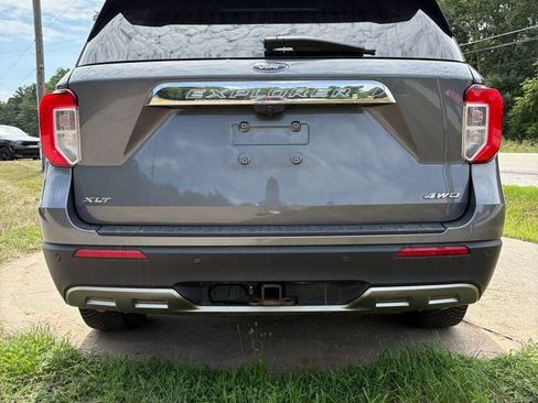 Used 2023 Ford Explorer XLT w/ Equipment Group 202A AWD/4WD image 3