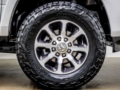 Used 2024 RAM 3500 Limited w/ Safety Group image 40