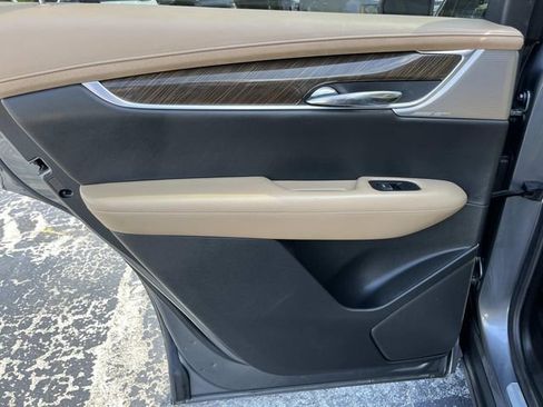 Used 2020 Cadillac XT6 Premium Luxury w/ Platinum Package AWD/4WD image 19