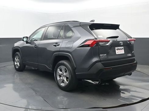 Used 2022 Toyota RAV4 XLE w/ Convenience Package FWD image 3
