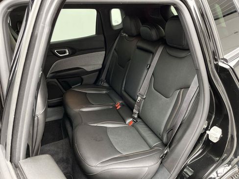 Used 2023 Jeep Compass Latitude AWD/4WD image 10