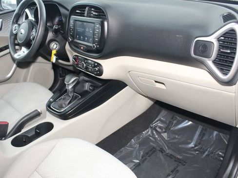 Used 2020 Kia Soul LX image 25