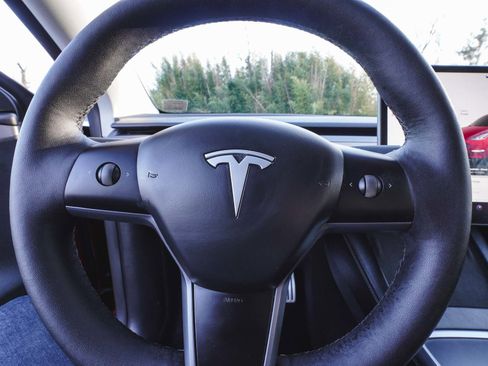 Used 2024 Tesla Model Y Performance image 23