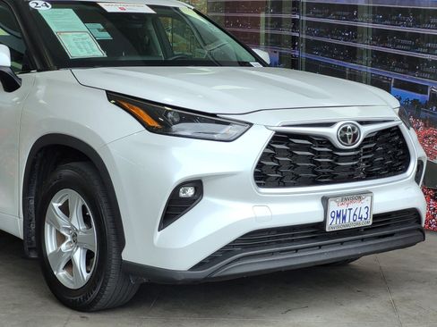 Certified 2024 Toyota Highlander LE image 2
