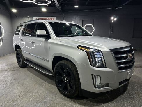 Used 2017 Cadillac Escalade Luxury AWD/4WD image 7