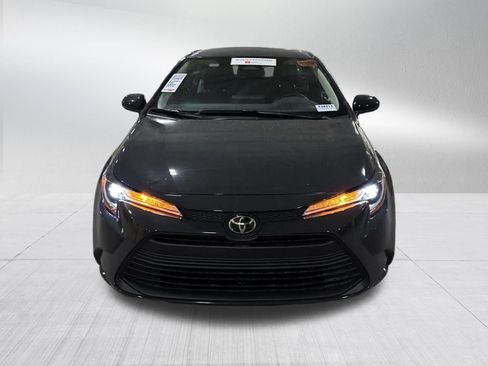 Used 2025 Toyota Corolla LE FWD image 2