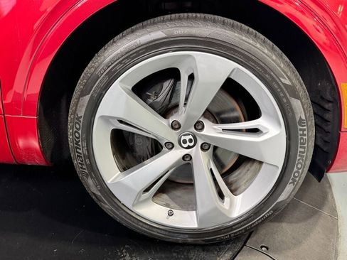 Used 2018 Bentley Bentayga AWD/4WD image 9
