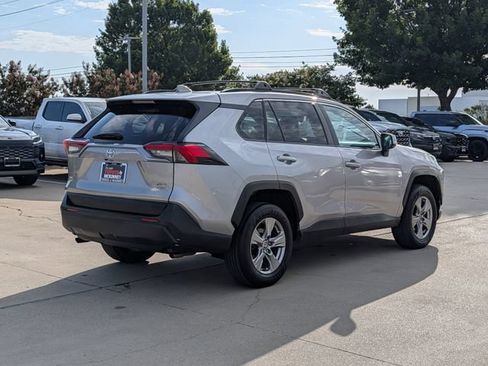 Used 2022 Toyota RAV4 XLE AWD/4WD image 5