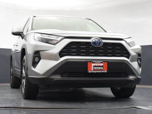 Used 2022 Toyota RAV4 XLE Premium image 32