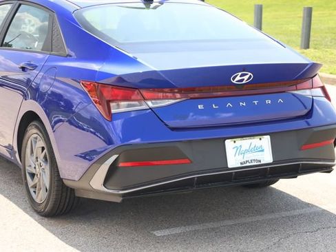 Used 2024 Hyundai Elantra SEL FWD image 8