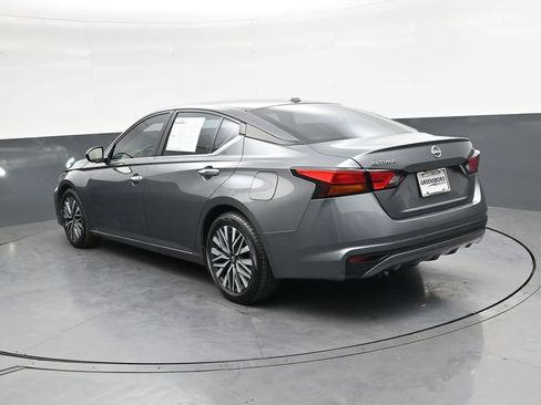 Used 2024 Nissan Altima 2.5 SV FWD image 5