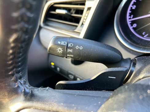 Used 2019 Toyota Camry SE FWD image 21
