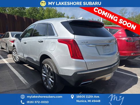 Used 2017 Cadillac XT5 Platinum w/ Driver Assist Package AWD/4WD image 4