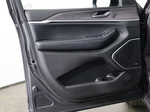 Used 2022 Jeep Grand Cherokee Limited AWD/4WD image 19