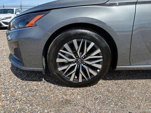 Used 2025 Nissan Altima 2.5 SV FWD image 24
