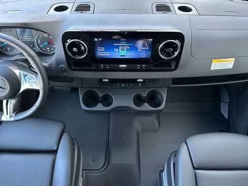 New 2024 Mercedes-Benz eSprinter 170 Cargo image 15