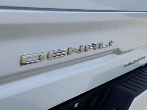 Used 2023 GMC Sierra 1500 Denali w/ Technology Package AWD/4WD image 12