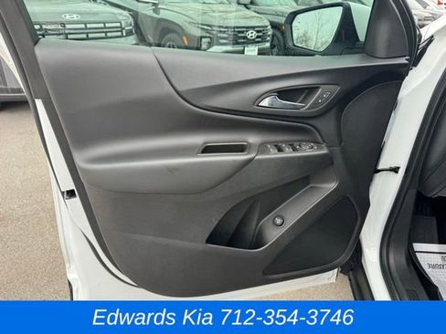 Used 2023 Chevrolet Equinox LT image 16