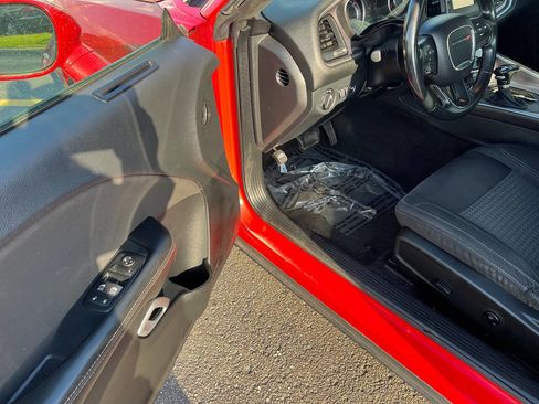 Used 2015 Dodge Challenger SXT RWD image 16