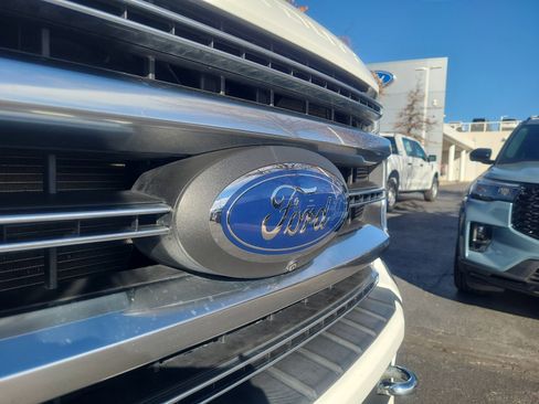 Certified 2022 Ford F350 Platinum w/ FX4 Off-Road Package image 23