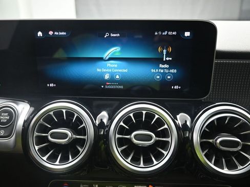 Used 2021 Mercedes-Benz GLB 250 w/ Premium Package image 11