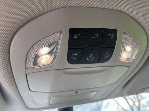 Used 2023 Chrysler Pacifica Touring-L FWD image 25