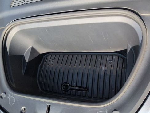 Used 2022 Tesla Model Y Long Range image 35