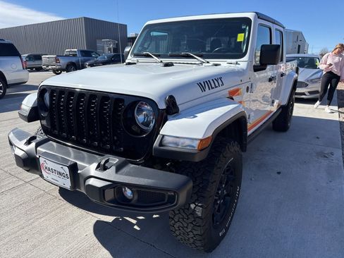 Used 2021 Jeep Gladiator Sport image 1