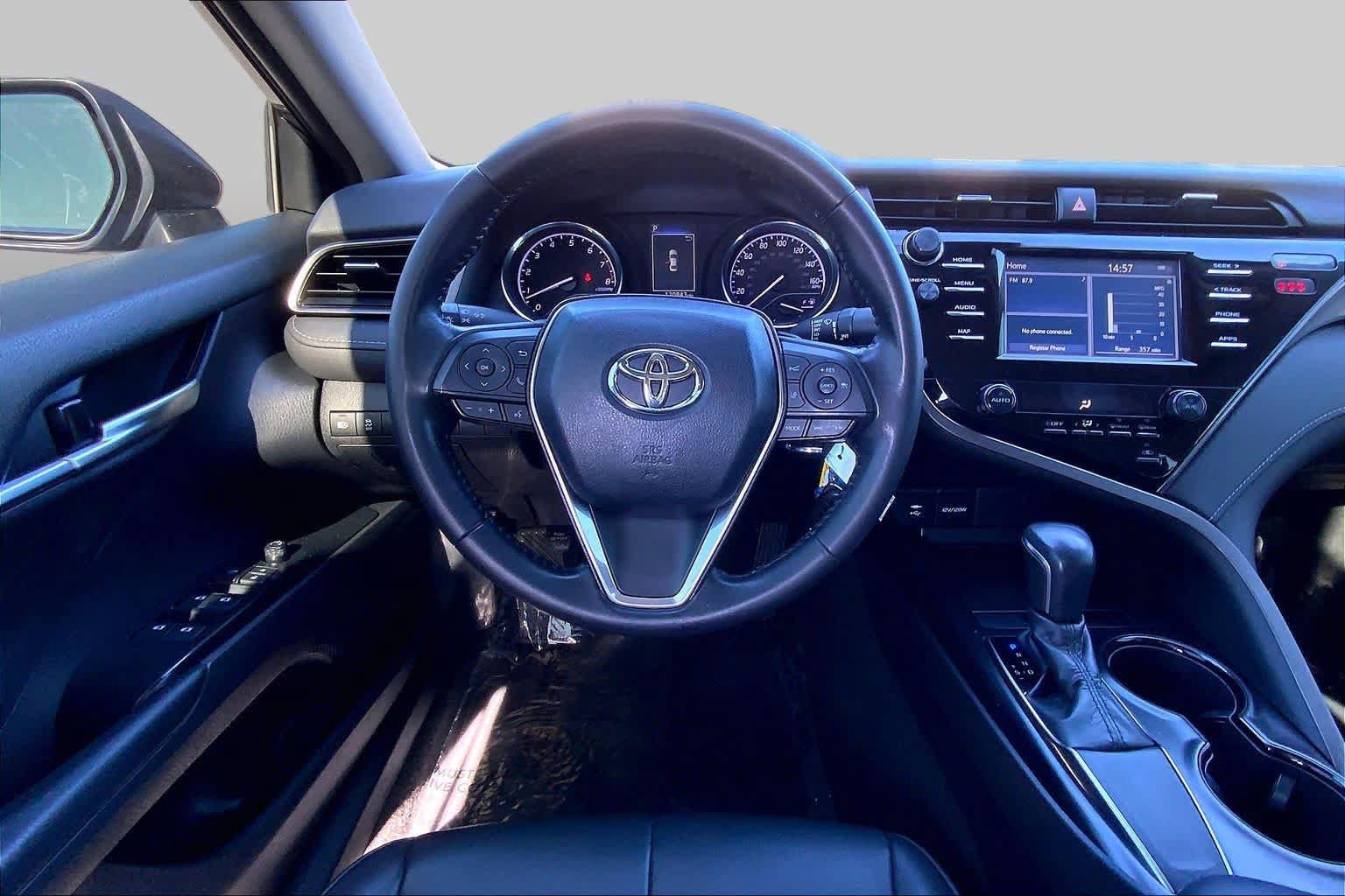 Used 2019 Toyota Camry SE FWD image 5