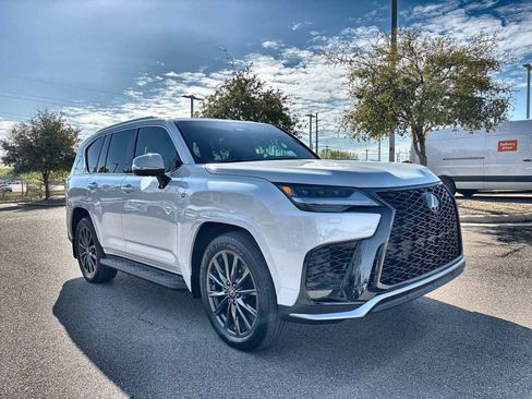 Used 2025 Lexus LX 700h F Sport image 11