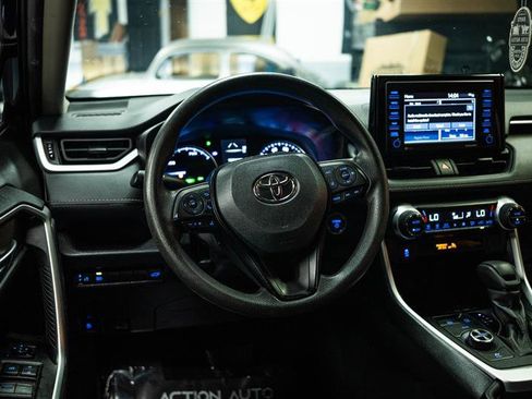 Used 2022 Toyota RAV4 XLE w/ Convenience Package AWD/4WD image 17