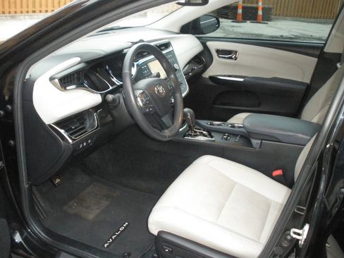 Used 2013 Toyota Avalon Limited image 23