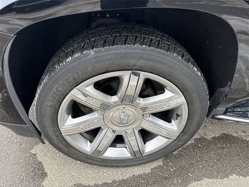 Used 2018 Cadillac Escalade Luxury image 7