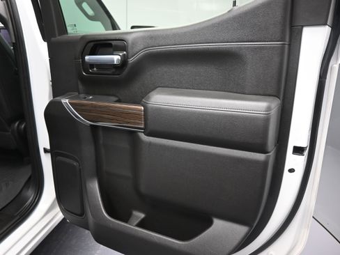 Used 2021 Chevrolet Silverado 1500 LT Trail Boss w/ Convenience Package II AWD/4WD image 19
