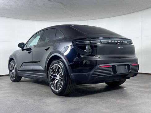 Certified 2025 Porsche Macan Electric image 3