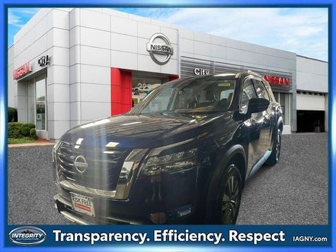 Used 2025 Nissan Pathfinder SL AWD/4WD image 4