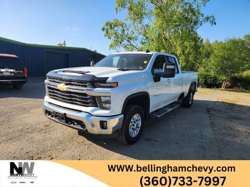Used 2025 Chevrolet Silverado 2500 LT w/ Convenience Package AWD/4WD image 1