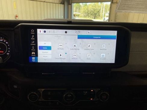 Used 2025 Jeep Wrangler Sport AWD/4WD image 40