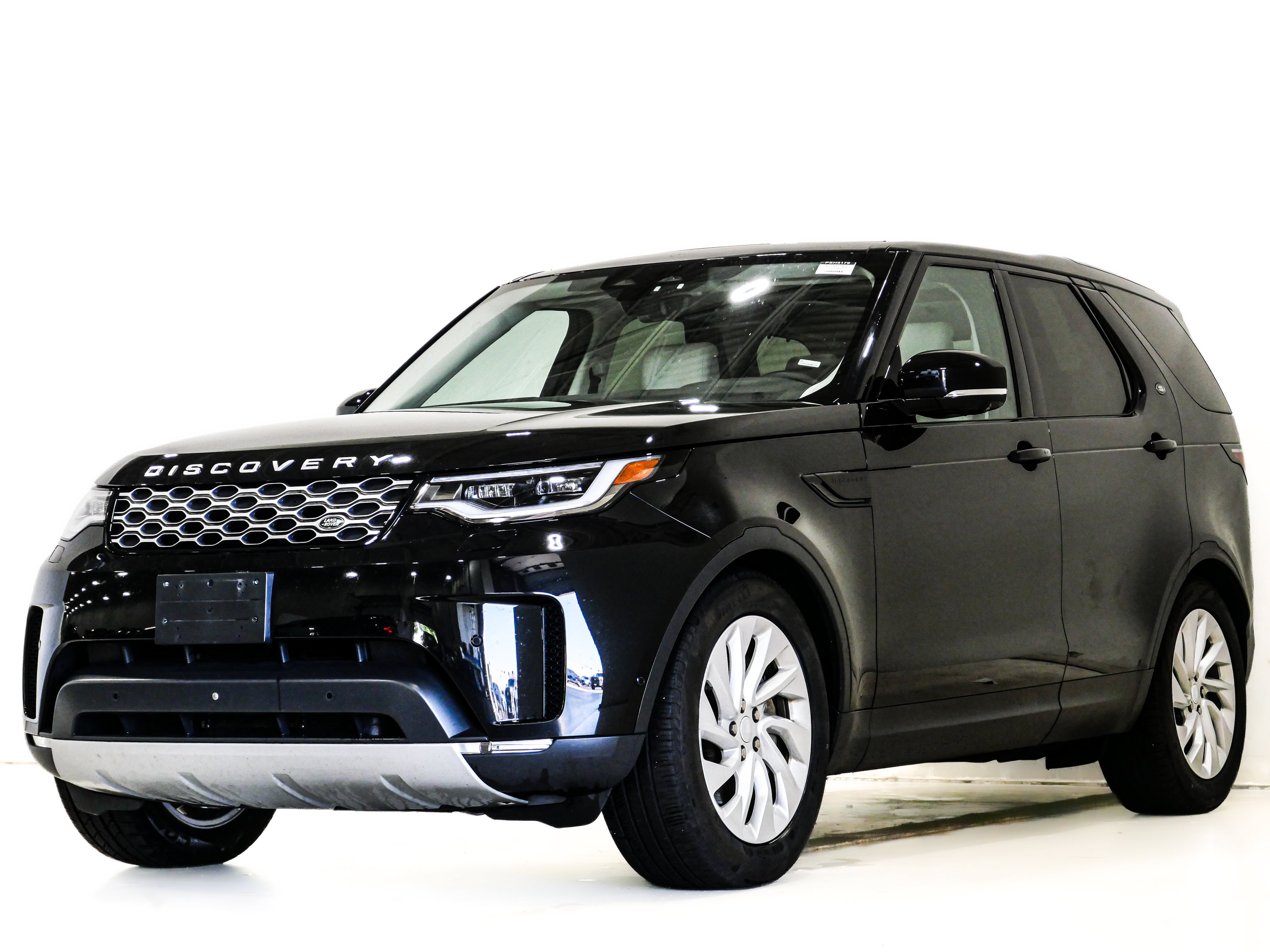 Used 2025 Land Rover Discovery S AWD/4WD image 3