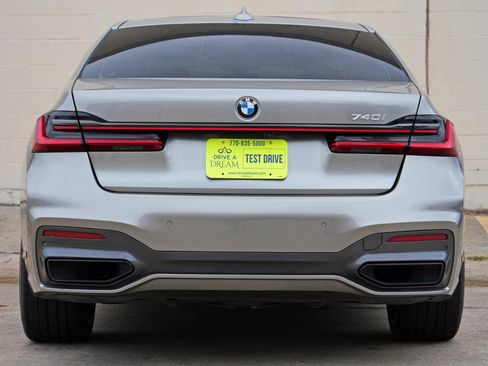 Used 2022 BMW 740i w/ M Sport Package RWD image 12